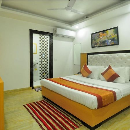 Hotel Noida Delight Екстер'єр фото