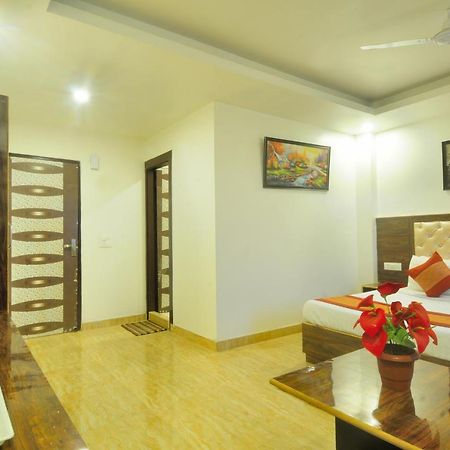 Hotel Noida Delight Екстер'єр фото