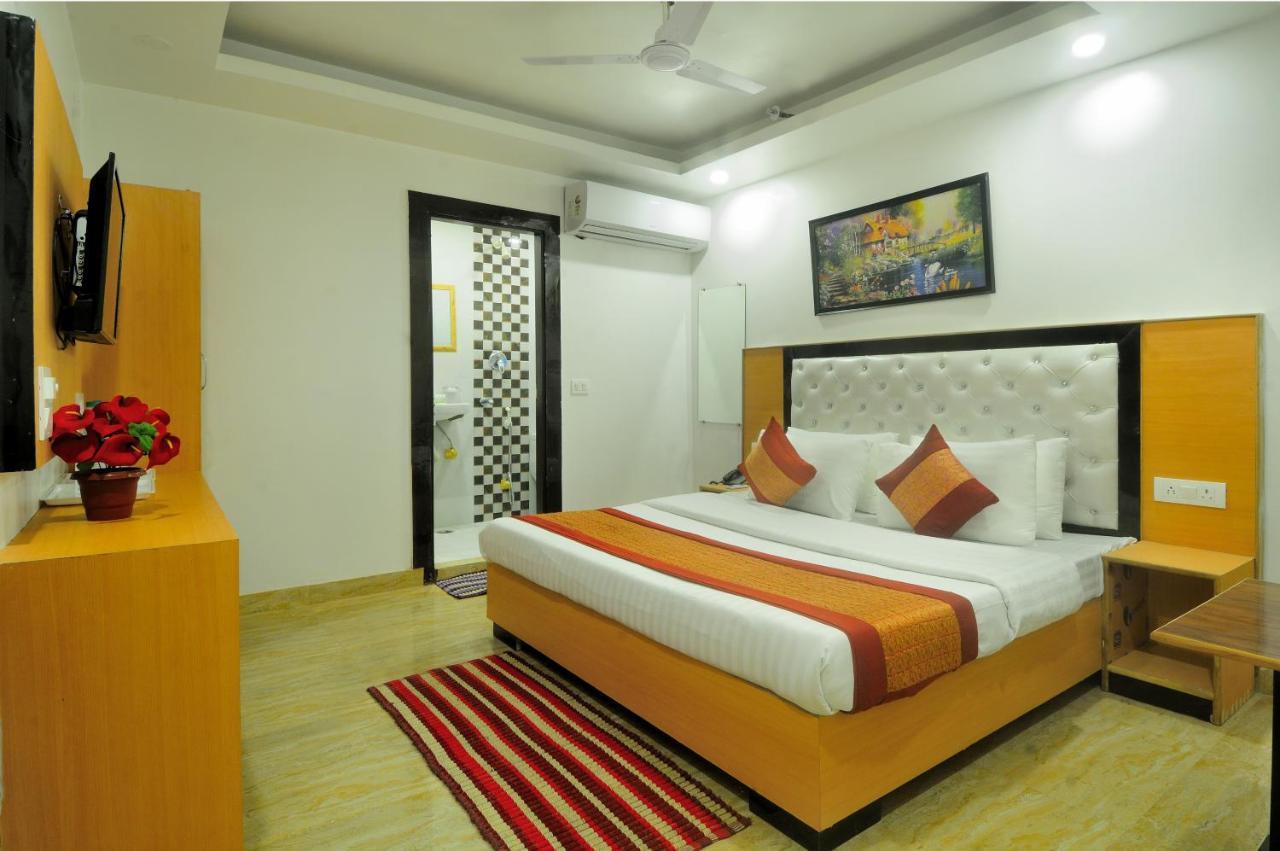 Hotel Noida Delight Екстер'єр фото