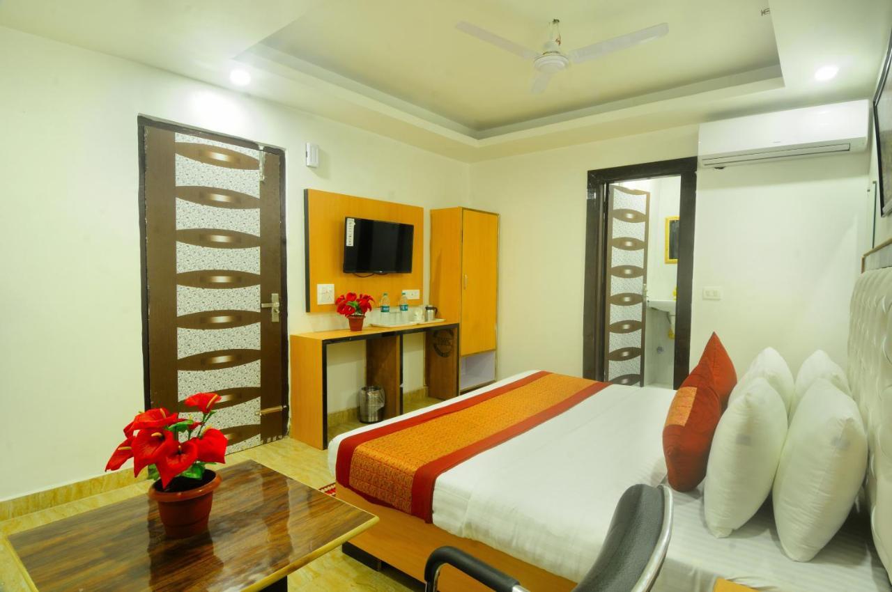 Hotel Noida Delight Екстер'єр фото