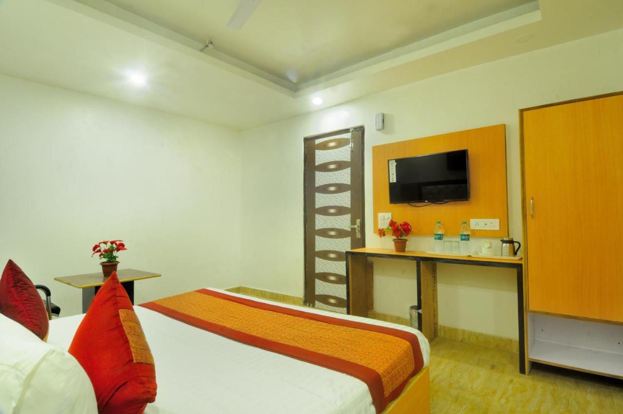Hotel Noida Delight Екстер'єр фото