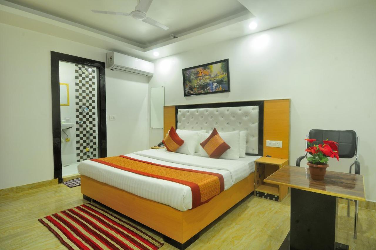 Hotel Noida Delight Екстер'єр фото