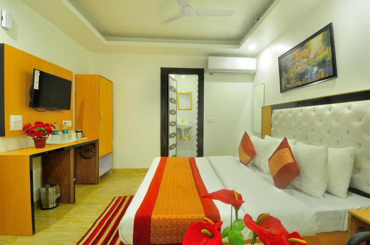 Hotel Noida Delight Екстер'єр фото