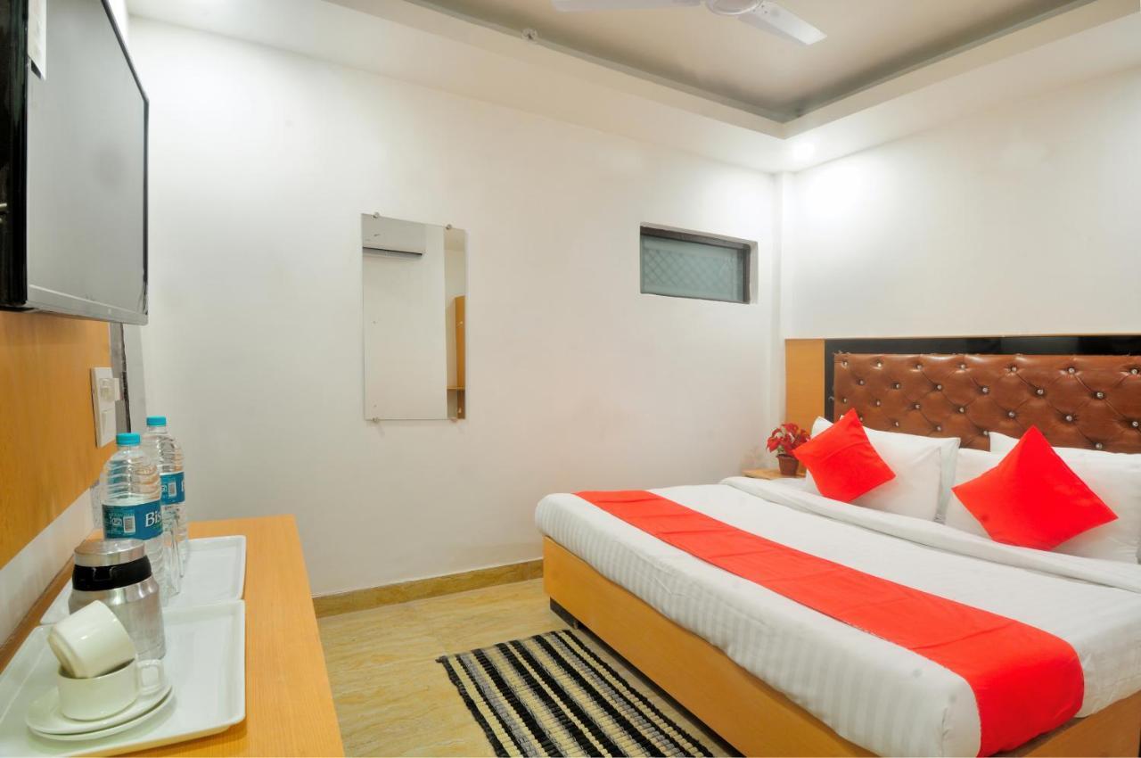 Hotel Noida Delight Екстер'єр фото