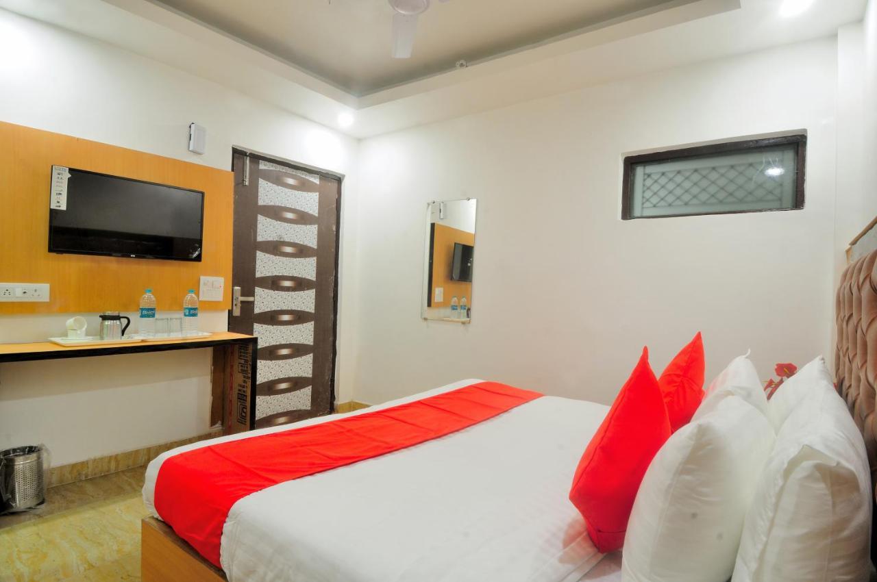 Hotel Noida Delight Екстер'єр фото