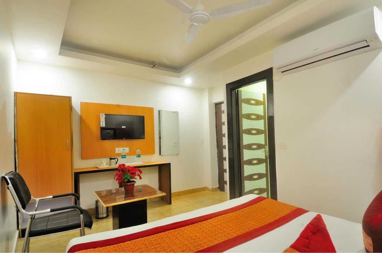 Hotel Noida Delight Екстер'єр фото
