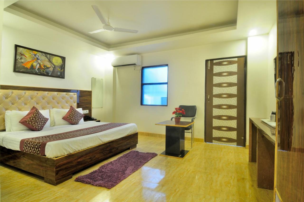 Hotel Noida Delight Екстер'єр фото