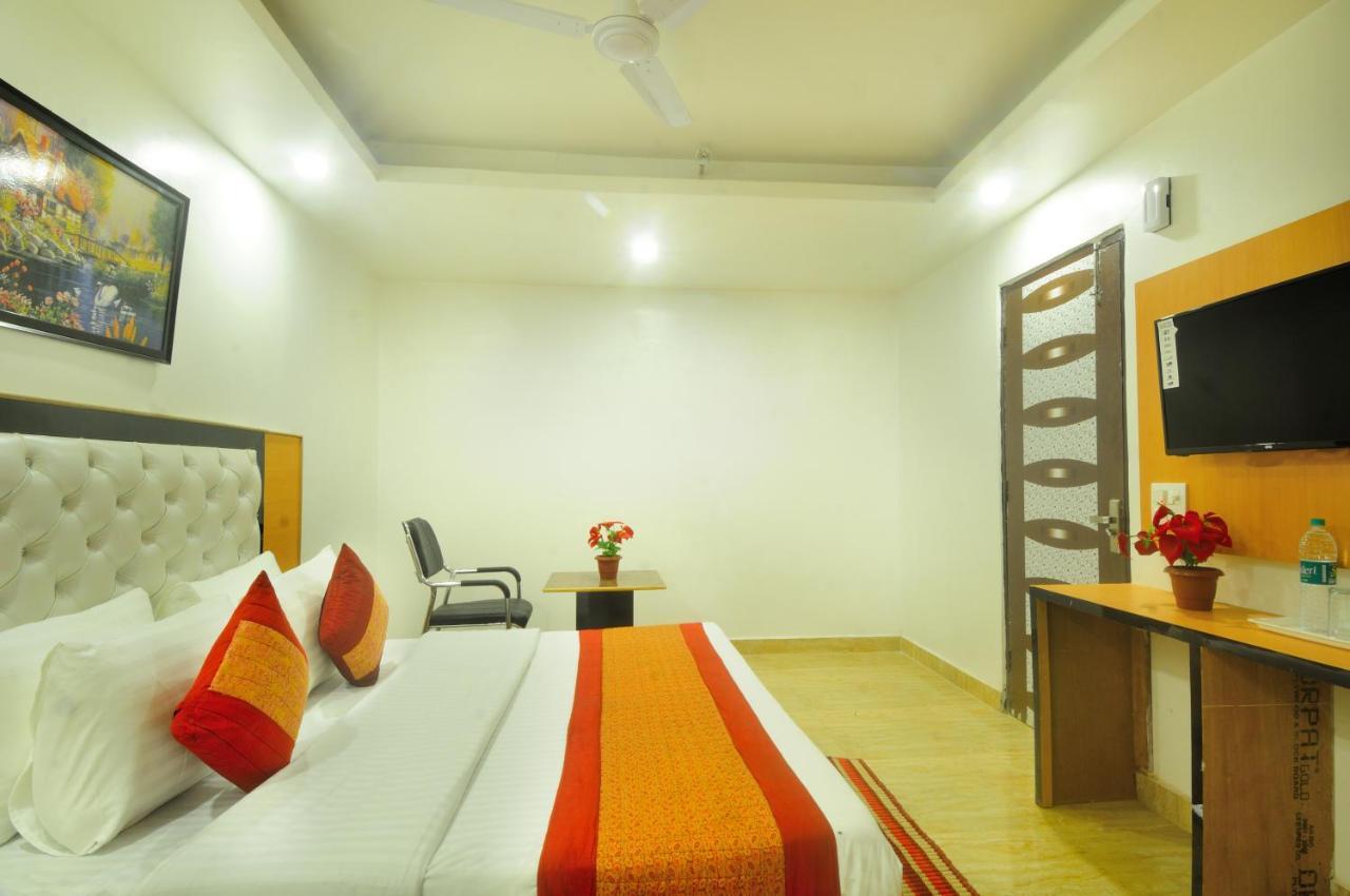 Hotel Noida Delight Екстер'єр фото