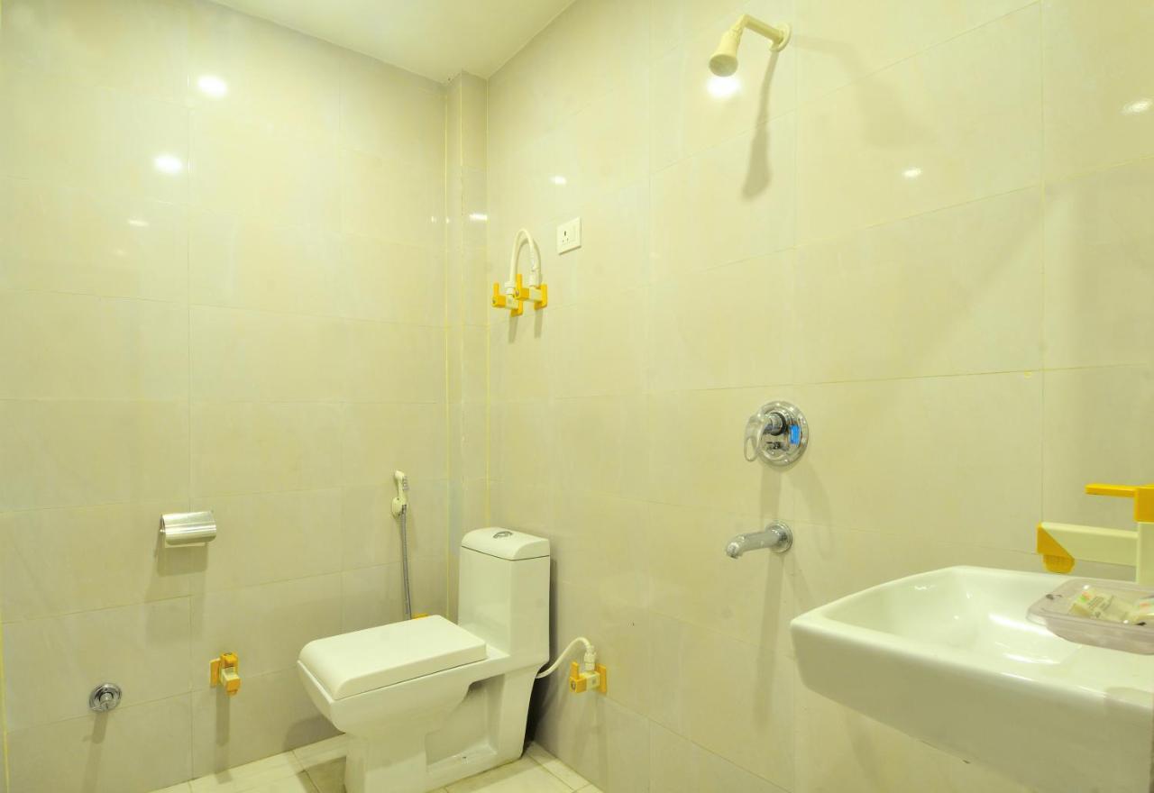Hotel Noida Delight Екстер'єр фото