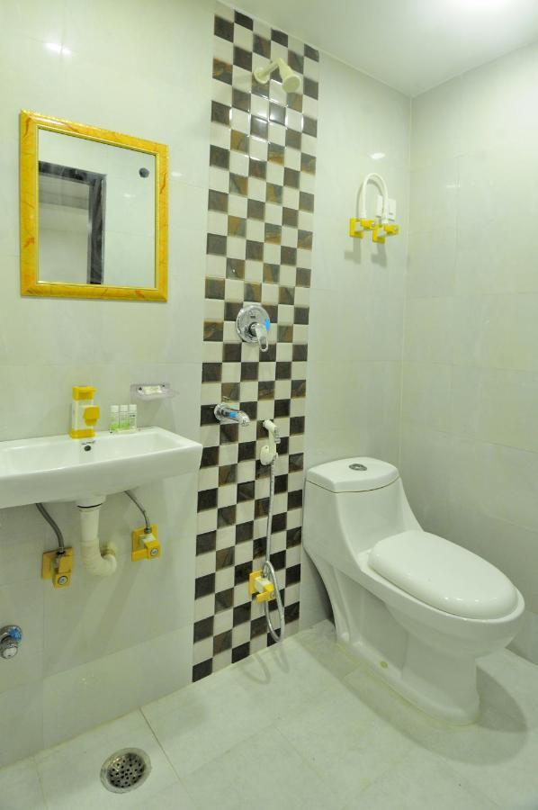 Hotel Noida Delight Екстер'єр фото