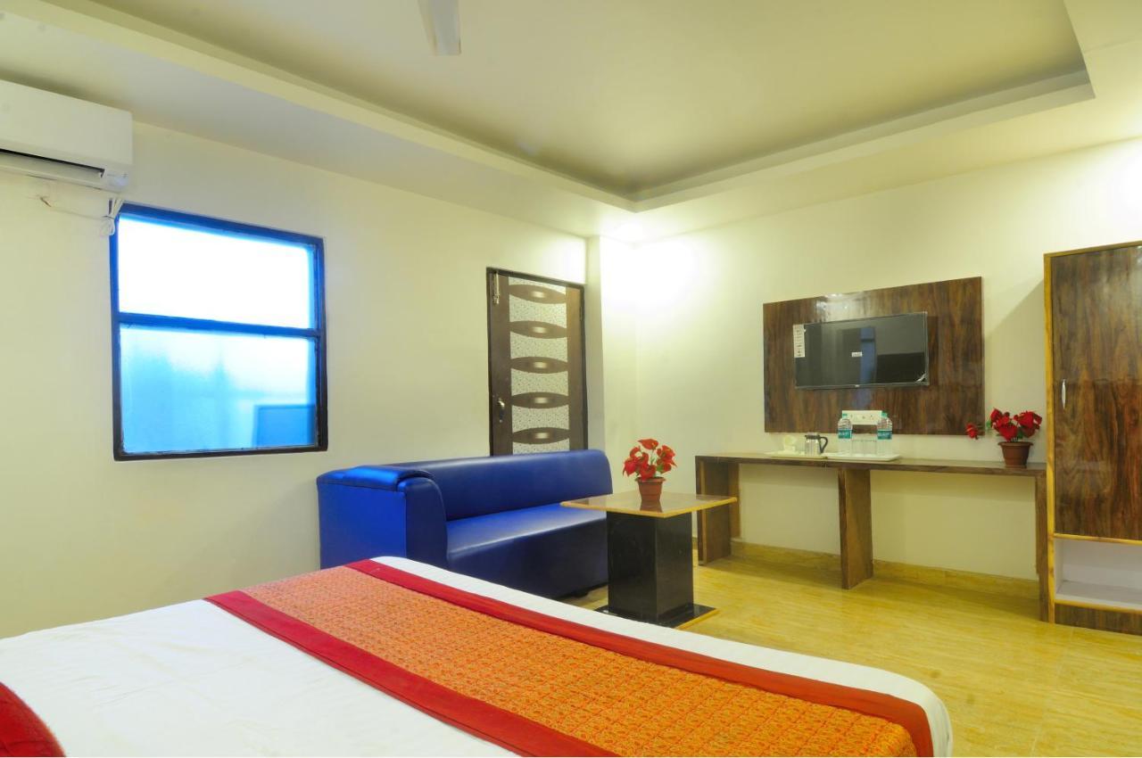 Hotel Noida Delight Екстер'єр фото