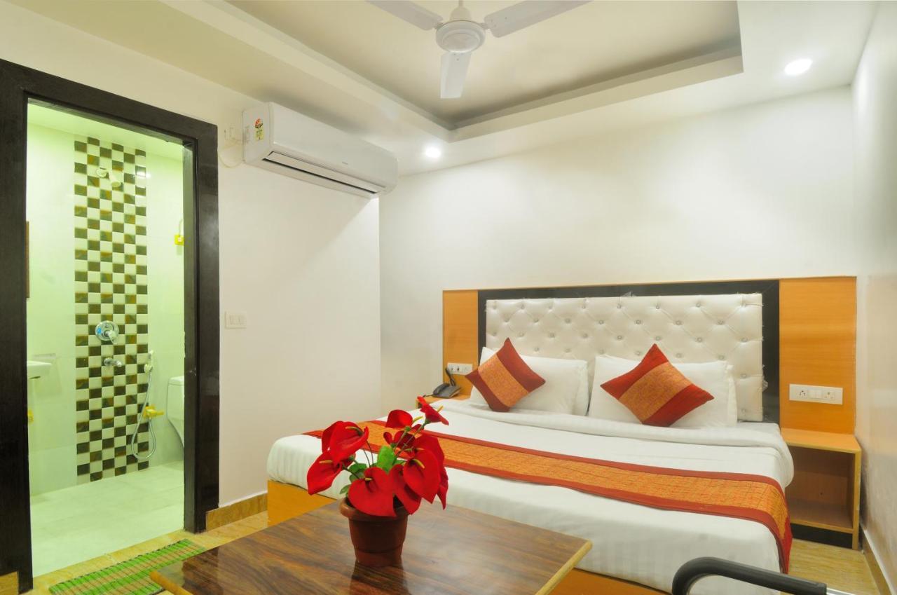 Hotel Noida Delight Екстер'єр фото